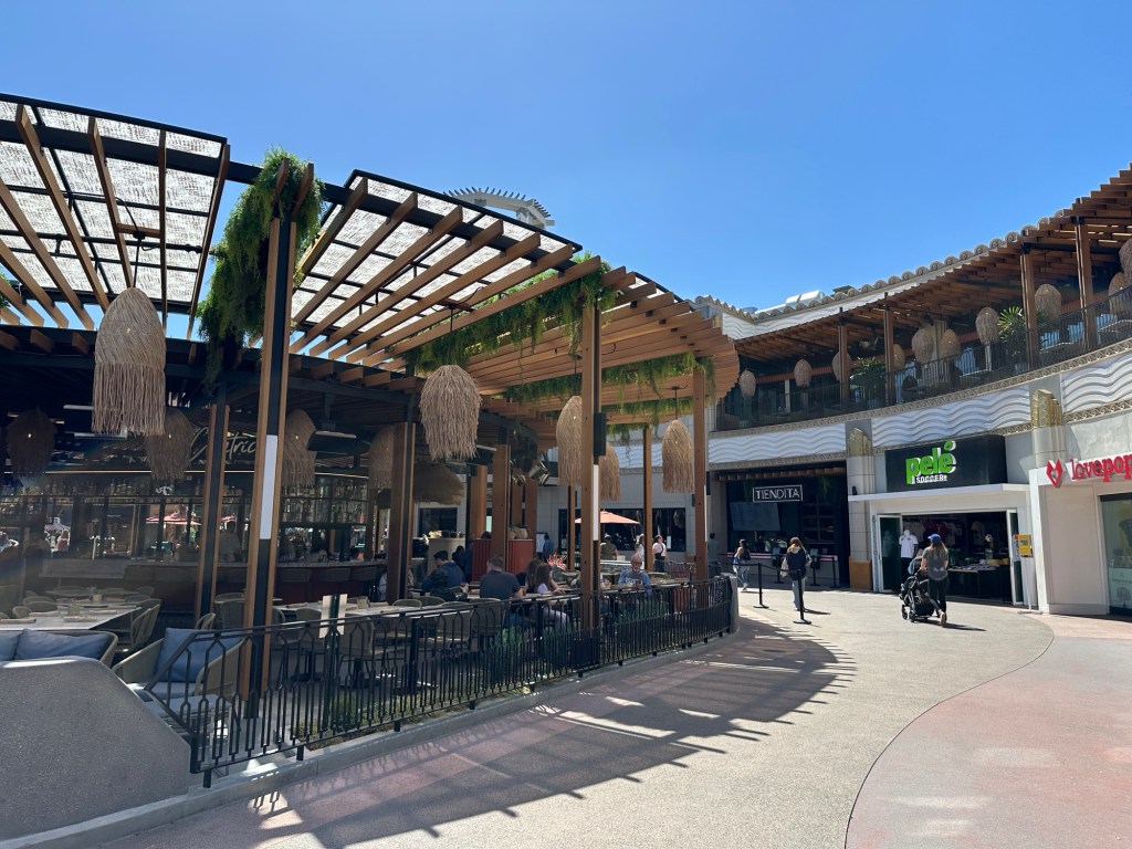 Centrico at Downtown Disney Restaurant Review! Along with information About Paseo &&nbsp;Tienda.